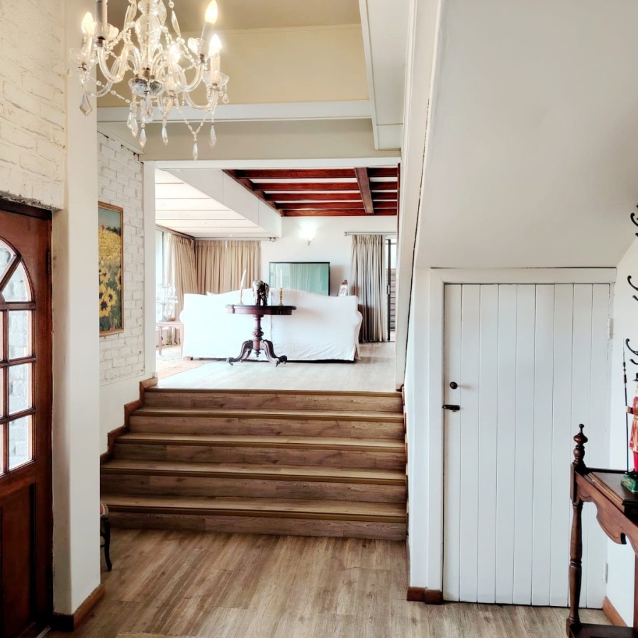 5 Bedroom Property for Sale in Beacon Bay Eastern Cape